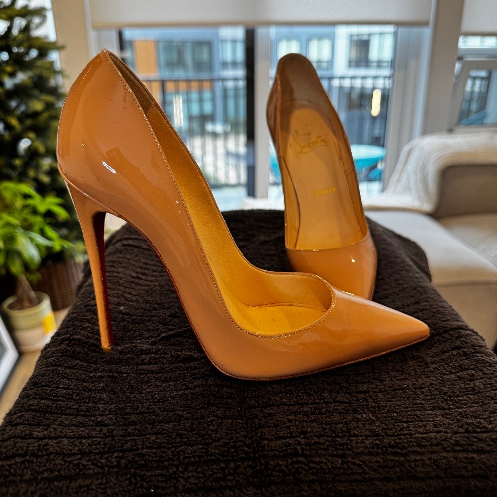 Christian Louboutin So Kate Nude Pointed-Toe Heels – Size 37